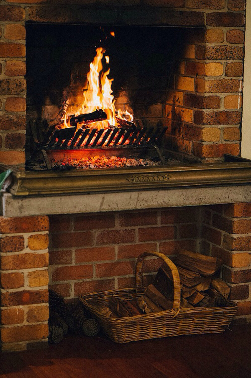 金黄色或许是最受喜爱的婚礼主题色，此外乡村式婚礼的悠闲、油画般浓郁霓彩色的绚丽等，都是新娘对秋天婚礼的美好幻想！