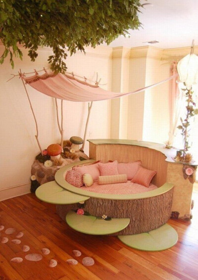 这样的房间，好可爱，粉色的靠垫，让空间充满温馨感，宝宝儿童房，让人心动啦 ！