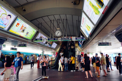 BTS Station,Bangkok,Thailand。（Photo by Fannie Wu）曼谷暹罗广场(Siam)附近的轻轨站。去乍都乍周末市场 （Chatuchak Weekend Market）可以在这儿坐。