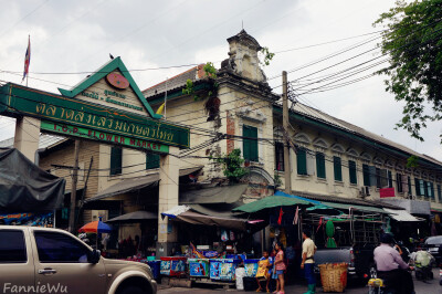 Flower Market,Bangkok,Thailand。（Photo by Fannie Wu）曼谷胜利纪念碑旁的花卉市场。