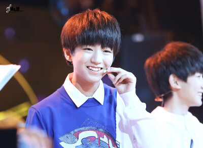 TFBOYS王俊凯 2014.8.28 年代秀。cr.LOGO