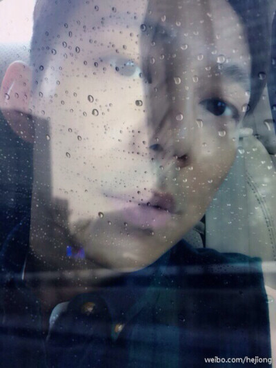 下雨了还去工作，也是蛮拼的