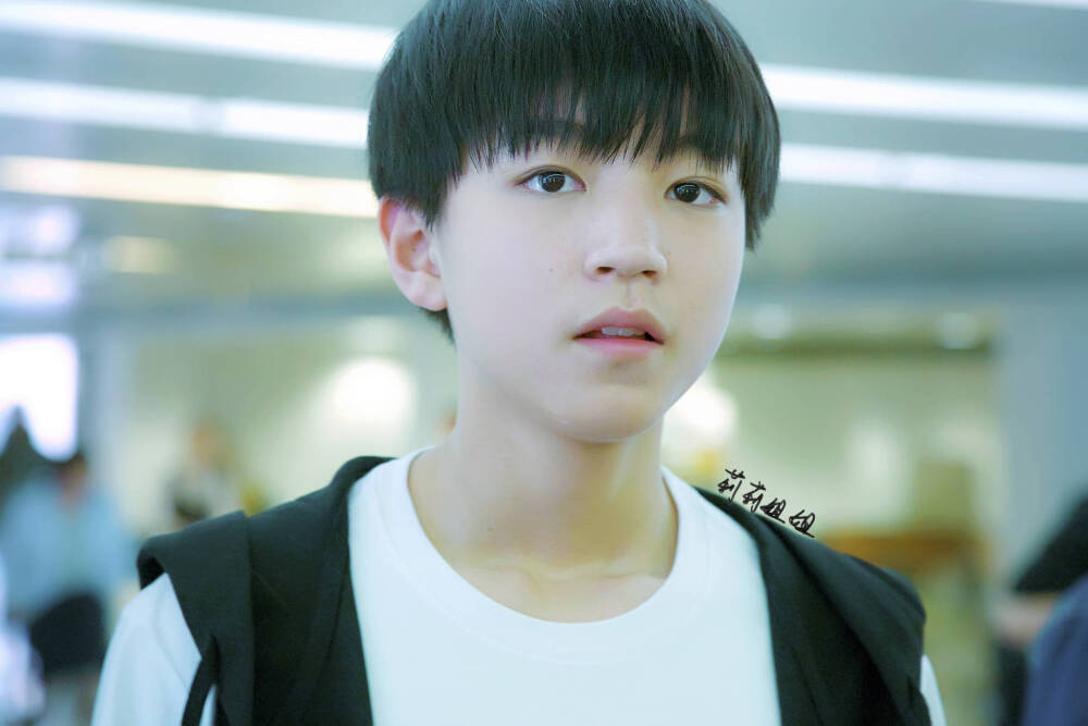 王俊凯 TFBOYS TFBOYS王俊凯 江北机场--白云机场 cr:logo