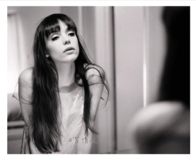 斯塔西·马汀 Stacy Martin。