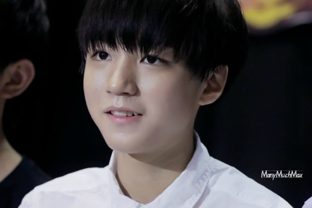 TFBOYS王俊凯 王俊凯 140805热力赛车发布会采访 cr.logo