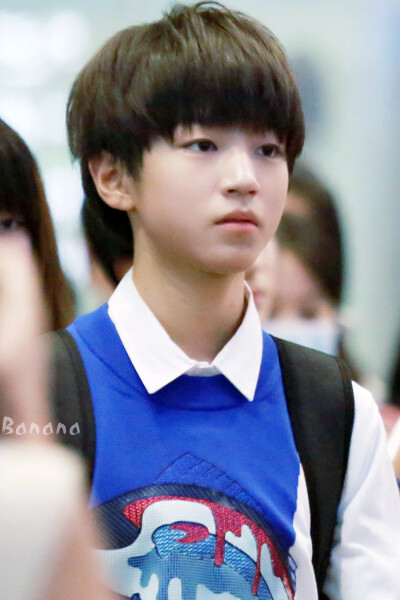 TFBOYS王俊凯 140828宝安机场--江北机场 cr:logo