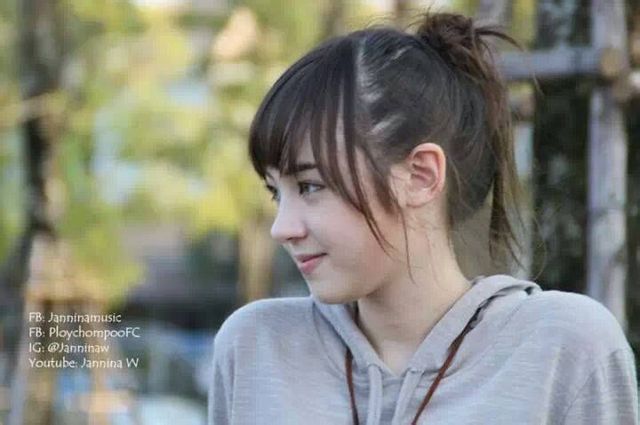 Jannina W，生于2000年7月30日的一位泰国混血小美女，是YouTube上知名的翻唱歌手。