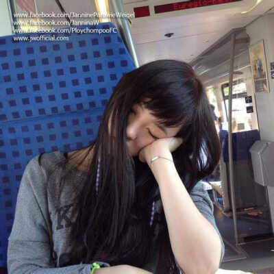 Jannina W，生于2000年7月30日的一位泰国混血小美女，是YouTube上知名的翻唱歌手。