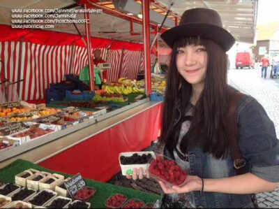 Jannina W，生于2000年7月30日的一位泰国混血小美女，是YouTube上知名的翻唱歌手。