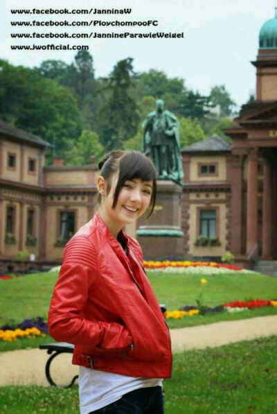 Jannina W，生于2000年7月30日的一位泰国混血小美女，是YouTube上知名的翻唱歌手。