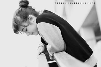 Jannina W，生于2000年7月30日的一位泰国混血小美女，是YouTube上知名的翻唱歌手。