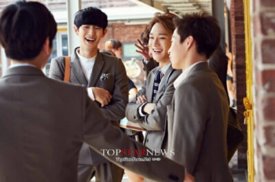 笑得好开心呀～EXOEXO