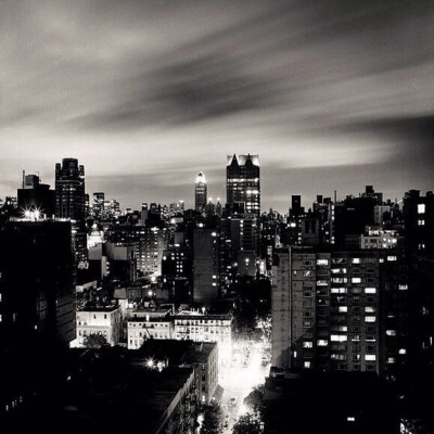 来自美国摄影师Adam Garelick，现居纽约，擅长夜间及街头摄影，这些整理的是他所拍摄的夜间纽约城。
