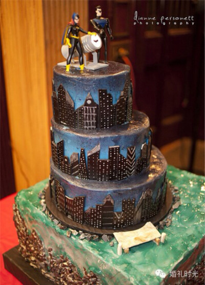 蝙蝠袖主题婚礼蛋糕