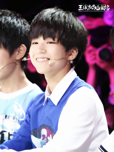 TFBOYS王俊凯 2014.8.28 年代秀。cr.LOGO