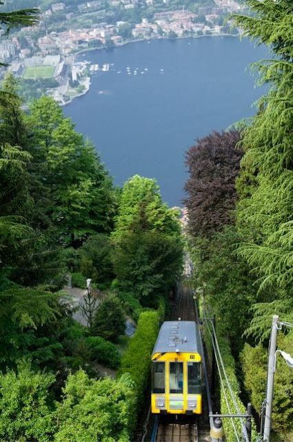 Cable car to Brunate - Lake Como, Italy。意大利科莫湖，前往布纳特的缆车。科莫湖是世界著名风景休闲度假胜地，位于阿尔卑斯山南麓的一个盆地中。科莫湖以它的气候和繁茂的植被资源闻名，国际上的一些著名的影片也多在此取景。湖边的一些很有历史价值和建筑艺术价值的别墅是其最吸引人的地方，许多欧美社会的名流为拥有一栋科莫湖畔的别墅而感到骄傲。