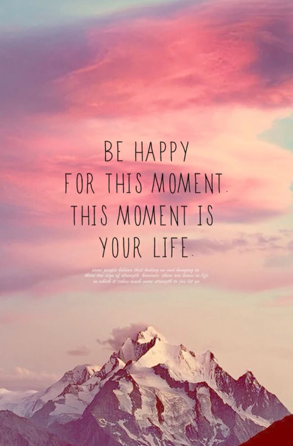 爱是恒久的忍耐•终老一生的冲动和冷眼旁观的淡定 恨不能一夜之间白头 不再分离 我会想念你 直到再相遇 且把磨难当修行 不历经苦难如何证明你值得被爱与爱过 我背一句话那句话就是你 我算一道题那道题就是你 我用笔写下一个字 那个字就是你 终会有一个更加完美的我去匹配一个傻傻的你 真的好想你 么么 你是正午的阳光 是晨起的露水 是温暖的枕头 是起床的闹钟 是如影随形的怀抱 是等待是希望是在爱的灰烬里开出的花钻出的草 是我的吊环我的靠枕我的暖炉我心里淌出的血眼里流出的泪梦里告别的笑容记忆里闪着的光 如此这般 我便不再骗自己 定是爱了吧 爱得很深很深卑微进尘埃里又开出了花来