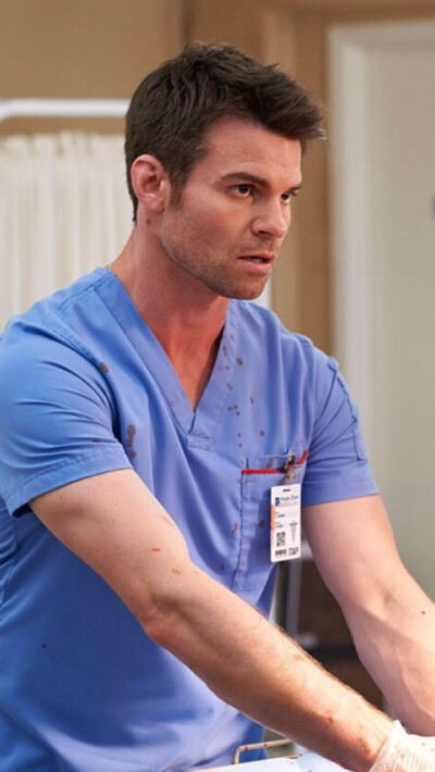 以叔 Daniel Gillies