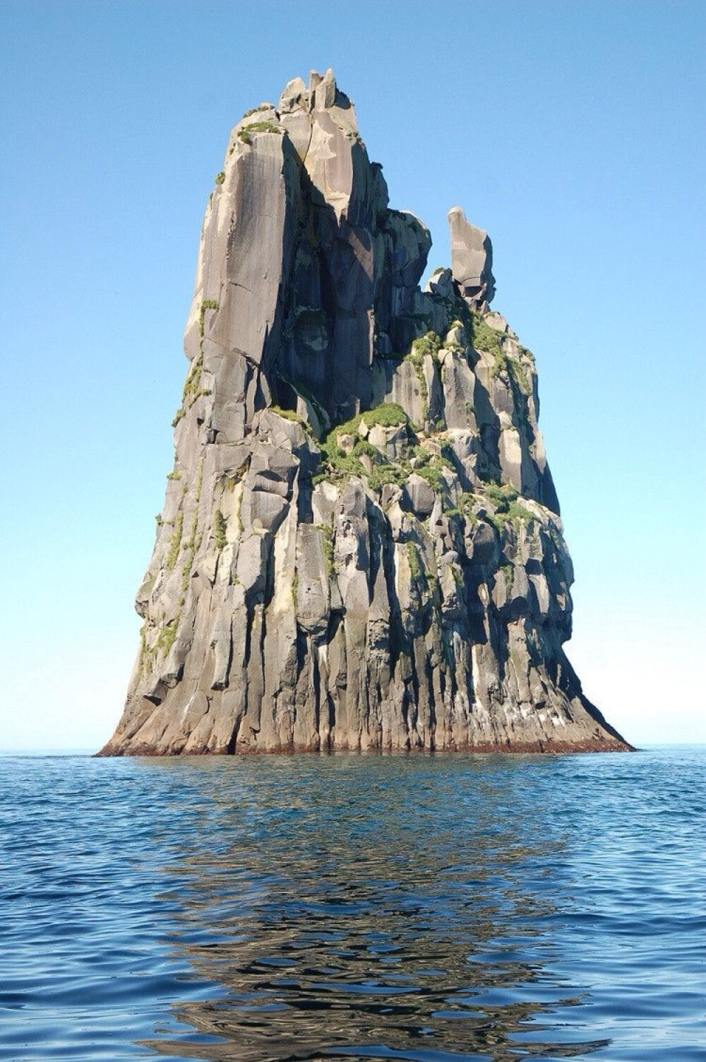 俄国某角落的岛屿Urup Island, Russia | 32 Incredibly Beautiful Places You Won't Believe Actually Exist