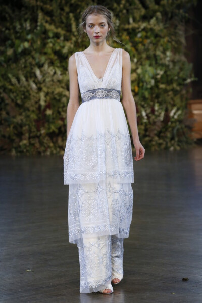 Claire Pettibone Bridal Fall 2015。克莱尔·佩蒂伯恩2015秋冬婚纱发布。