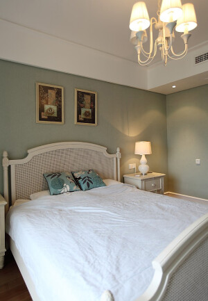 贝尔地板分享：卧室的设计简洁低调。