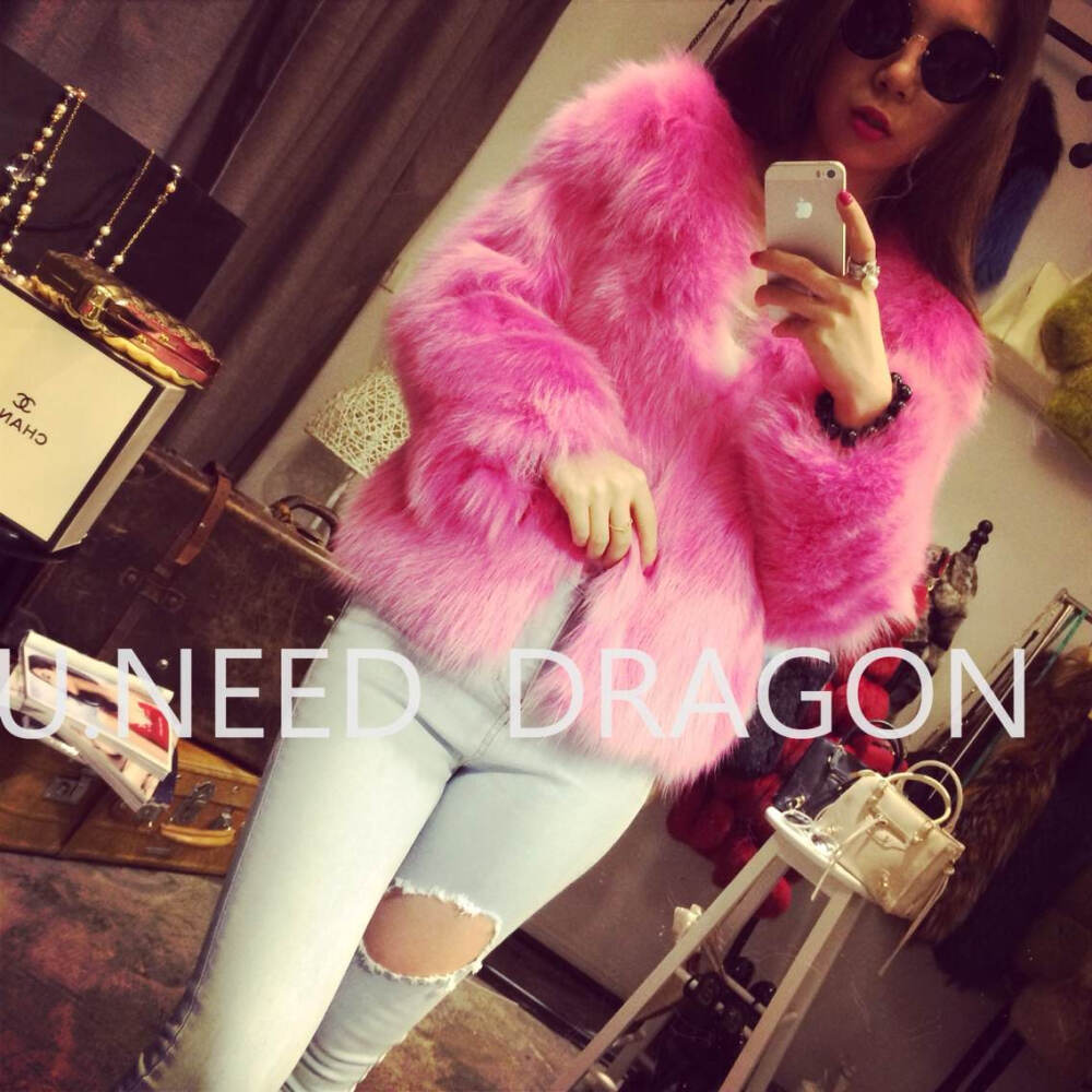 U-NEED11·09店庆预热第一波️2200～A012 皮草入门必备 大爆款，狐狸 坎毛 长袖 外套，白狐❗️内胆加棉❗️每年销量过千的款，今年首批～白狐独家订制颜色，统统嗲到不行，蓝狐是做不出来滴～贴心的内胆加棉，不影响外观，而且更保暖❤️～（往年白狐价格在24～25，最高可能要27！）（科普下[偷笑]白狐比蓝狐好，价格高，颜色纯度好，黑毛针少，多用于做浅色。坎毛，肚子上的毛，毛长～