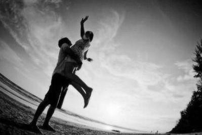 有些女孩真的很好，她们对男人是零要求，不要钱不要房不要事业。然而这么善良的女孩，就真的什么都得不到。因为这世界，就是会哭的孩子有奶喝，什么都不要，就没人理你。所以，千万不要因为女人没要求什么，就真的以…