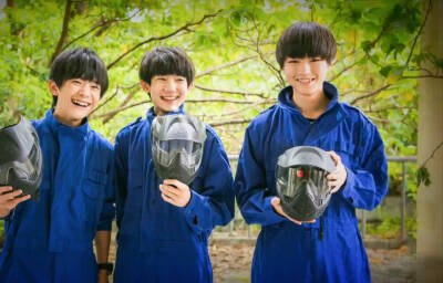 TFboys 三小只台湾游体验真人cs 图自微博 侵删