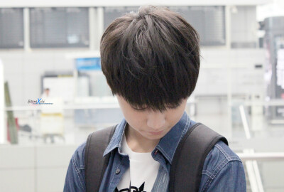 王俊凯TFBOYS队长门面担当主唱cr:logo