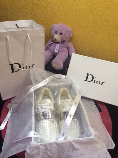 独家现货上新✨Dior✨休闲鞋专柜3⃣色入牛皮面各种滚边各种拼.全羊皮内里独家开磨的成型踮脚·大底35m～39m. P26532058664