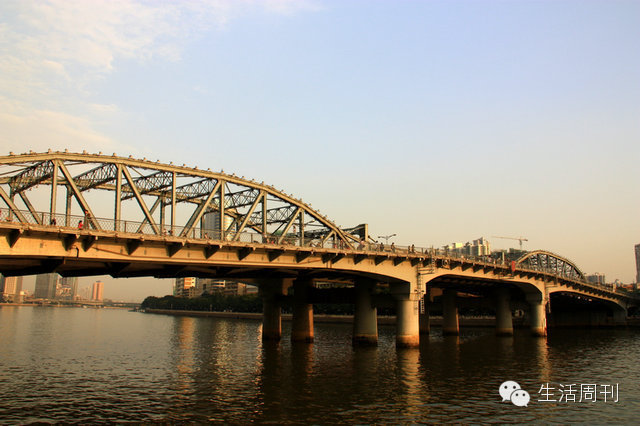 地址：越秀区 简介：作为广州市第一座跨越珠江两岸的桥梁,海珠桥历经了78年的风雨沧桑,承载了几代人的广州记忆,已然是广州的&amp;quot;符号之桥&amp;quot;。都说桥如人生,人生如梦,如果没有海珠桥,那么生活在这座城市里的人多半会缺少一个表征城市气候的&amp;quot;廊桥遗梦&amp;quot;。