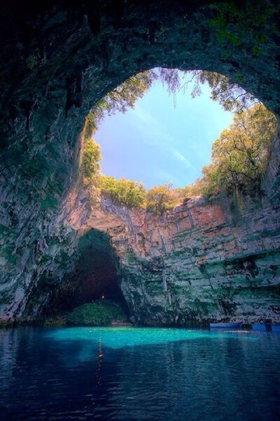 希腊的Melissani洞穴