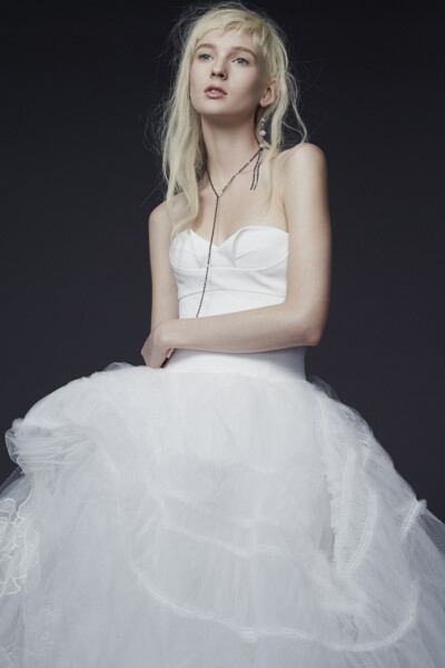 Vera Wang Bridal Fall 2015。王薇薇2015秋冬婚纱发布。