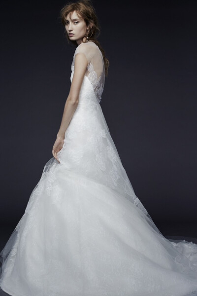 Vera Wang Bridal Fall 2015。王薇薇2015秋冬婚纱发布。