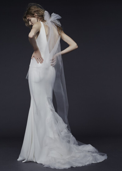 Vera Wang Bridal Fall 2015。王薇薇2015秋冬婚纱发布。