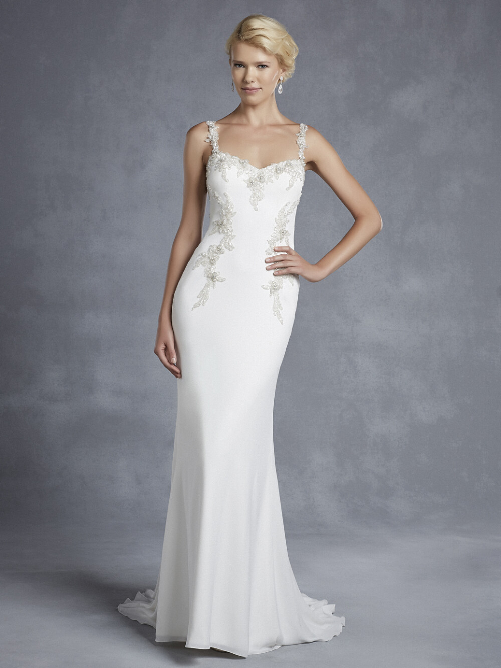 Blue by Enzoani 2015 Bridal Collection。