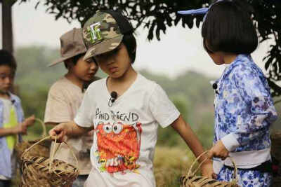 小曼霸气侧漏的牵手