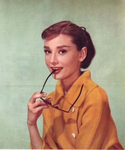 年轻时彩色的你——Audrey Hepburn