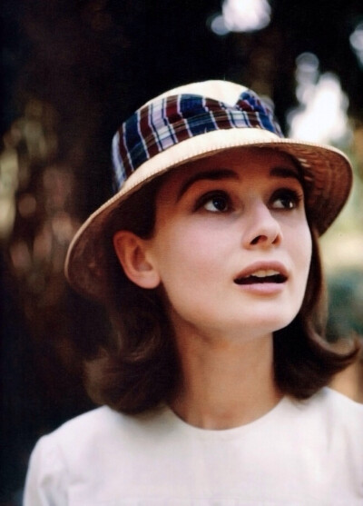 年轻时彩色的你——Audrey Hepburn