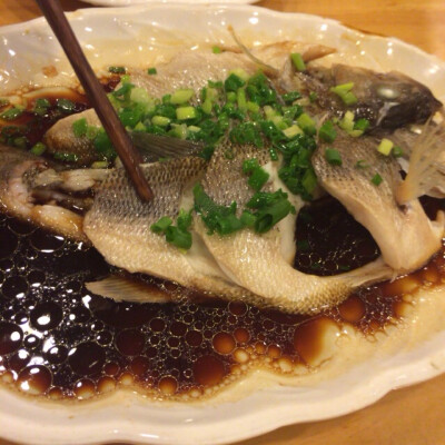 浙大留食（浙大留学生食堂）的葱油鳊鱼、记得说：这鱼死的漂亮