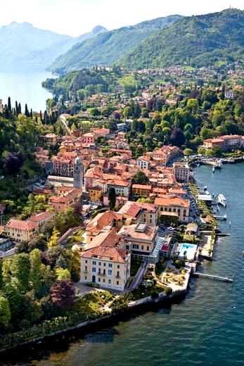 【意大利--科莫湖】Lake Como, Italy 。世界著名风景休闲度假胜地，位于阿尔卑斯山南麓的一个盆地中。科莫湖以它的气候和繁茂的植被资源闻名，国际上的一些著名的影片也多在此取景。湖边的一些很有历史价值和建筑艺…