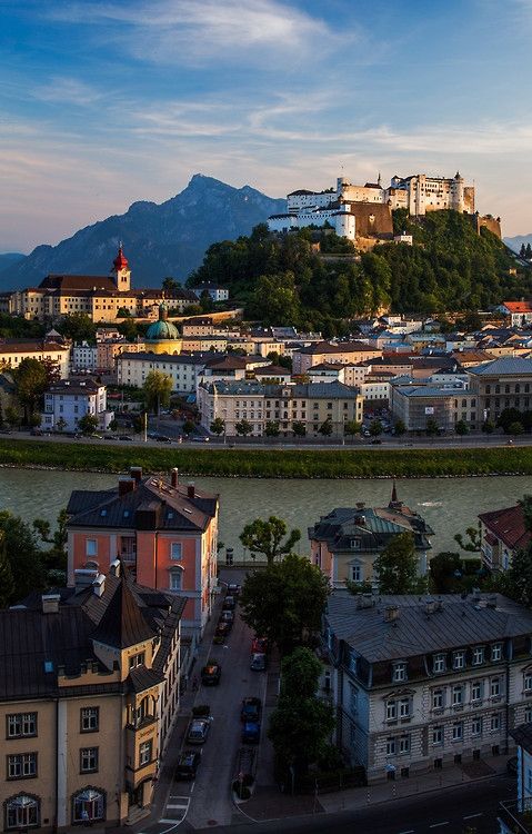 【奥地利--萨尔茨堡】Salzburg, Austria。是奥地利共和国萨尔茨堡州的首府，位于奥地利的西部，是继维也纳、格拉茨和林茨之后的奥地利第四大城市。城市历史悠久，据史料记载，萨尔茨堡是现今奥地利管辖地域内历史最悠久的城市，城市建筑风格以巴洛克为主。萨尔茨堡还是是音乐天才莫扎特的出生地和指挥家赫伯特·冯·卡拉扬的故乡，电影《音乐之声》的拍摄地，在1996年被联合国教科文组织列入世界遗产名录。