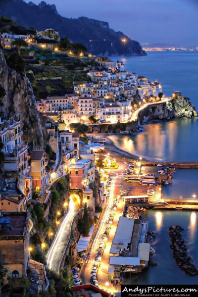 【意大利--阿玛尔菲海岸地带】Amalfi Coast,Campania, Italy。阿玛尔菲海岸地带位于意大利坎帕尼亚区内，那不勒斯南方，占地11000公顷，阿马尔菲城镇建立于公元四世纪。历史上阿马尔菲城是主教教廷，后来成为商业中…