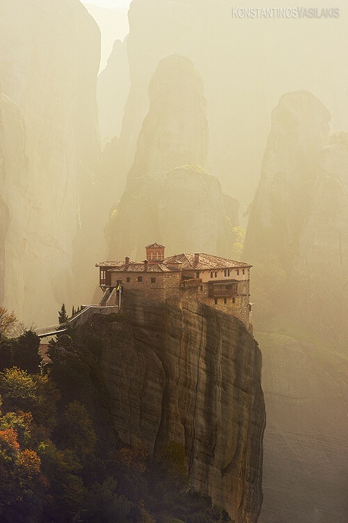 【希腊--梅特欧拉瓦兰修道院】Varlaam Meteora Monastery, Greece。建在峭壁上的希腊第二大的修道院。