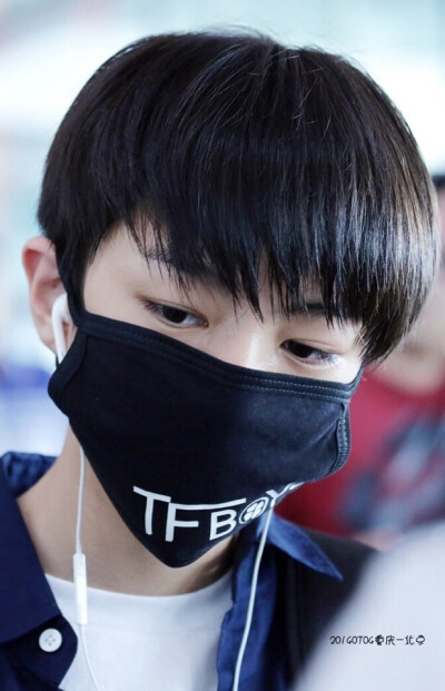 TFBOYS王俊凯 140704江北机场--首都机场 cr:logo