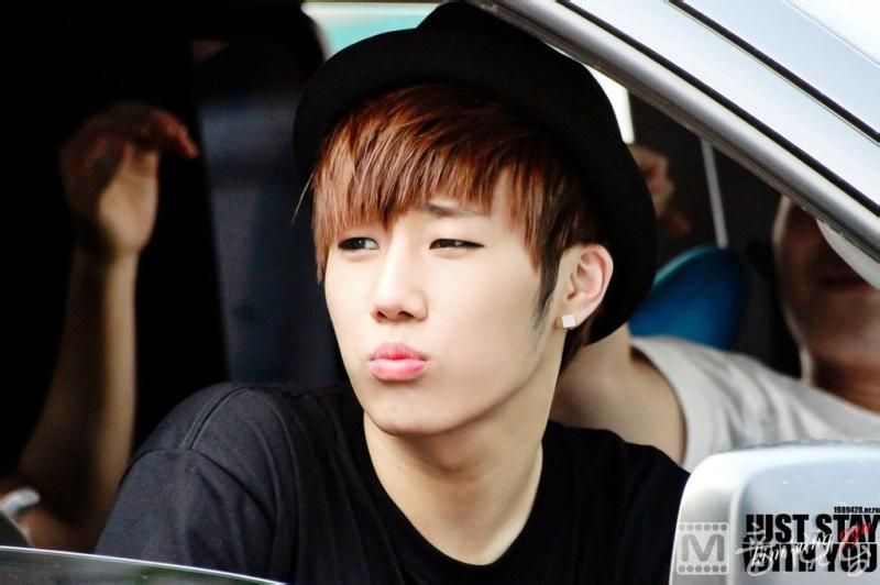 金圣圭皇宫软椅上的圭公主