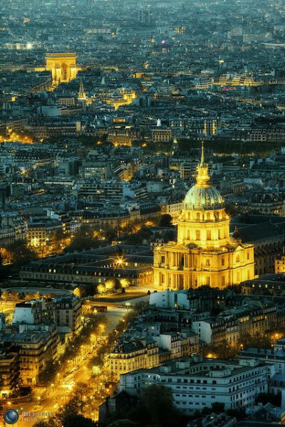 【法国--巴黎】Paris,France。巴黎是欧洲大陆上最大的城市，也是世界上最繁华的都市之一。从古至今，从世界各地汇集到巴黎的年轻人都拥有各种梦想和野心，在这里他们曾实现梦想，也曾有过失望，然而正如利尔克曾说过…