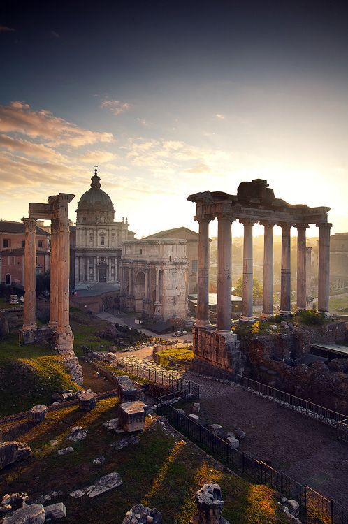 【意大利--罗马】Rome, Italy。罗马是意大利首都，有许多风格独特的区域，但几乎没有哪座城市能像它那样让你能更容易地融入当地。显赫一时的古罗马帝国，有被誉为世界第八大奇迹的古罗马竞技场，有极富魅力的雕塑般完美的男人和女人。罗马独特的城市风貌，优美的自然风光，灿烂的历史和文化，一直是旅行者们心醉不已的梦想之地。