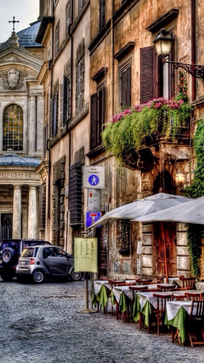 罗马的街头咖啡馆。