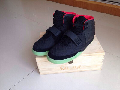 NIKE YEEZY2 超级木盒装黑色韦斯特41-47大量出货